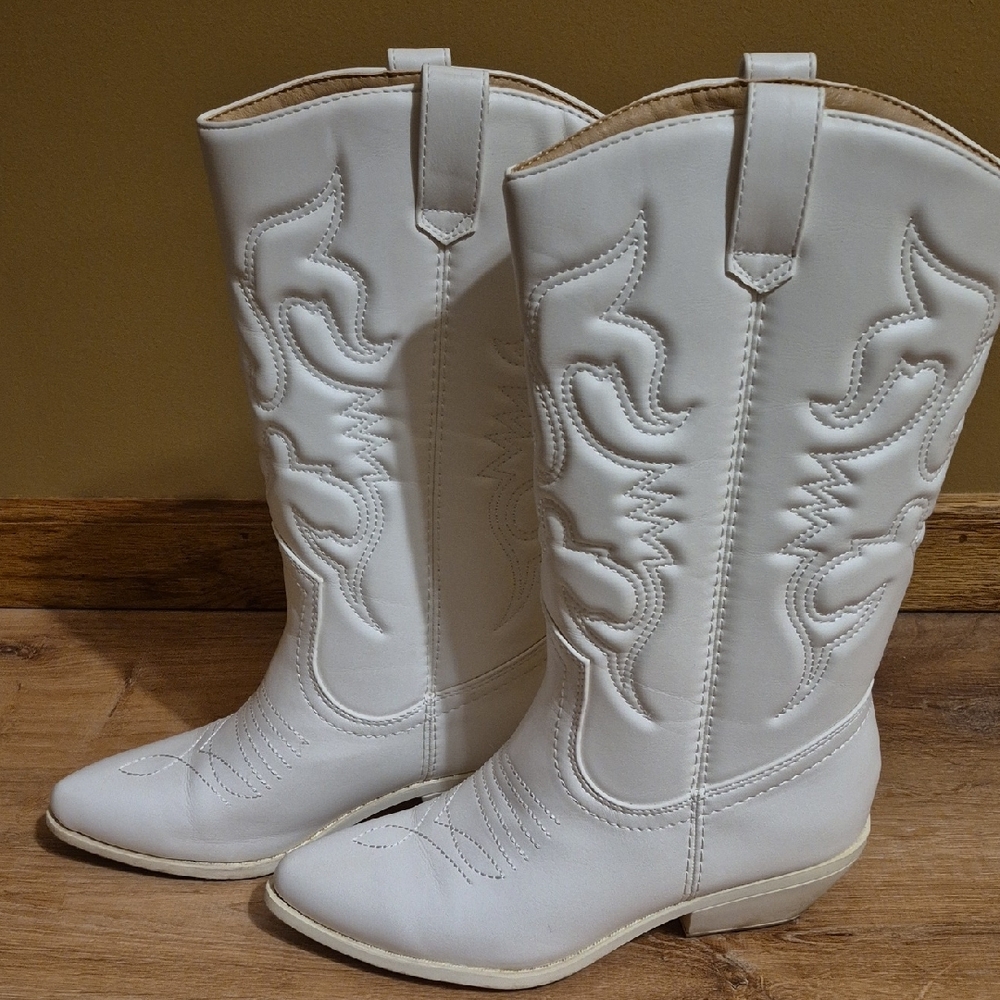 White Womans Western Cowboy Boots Soda Size 7.5